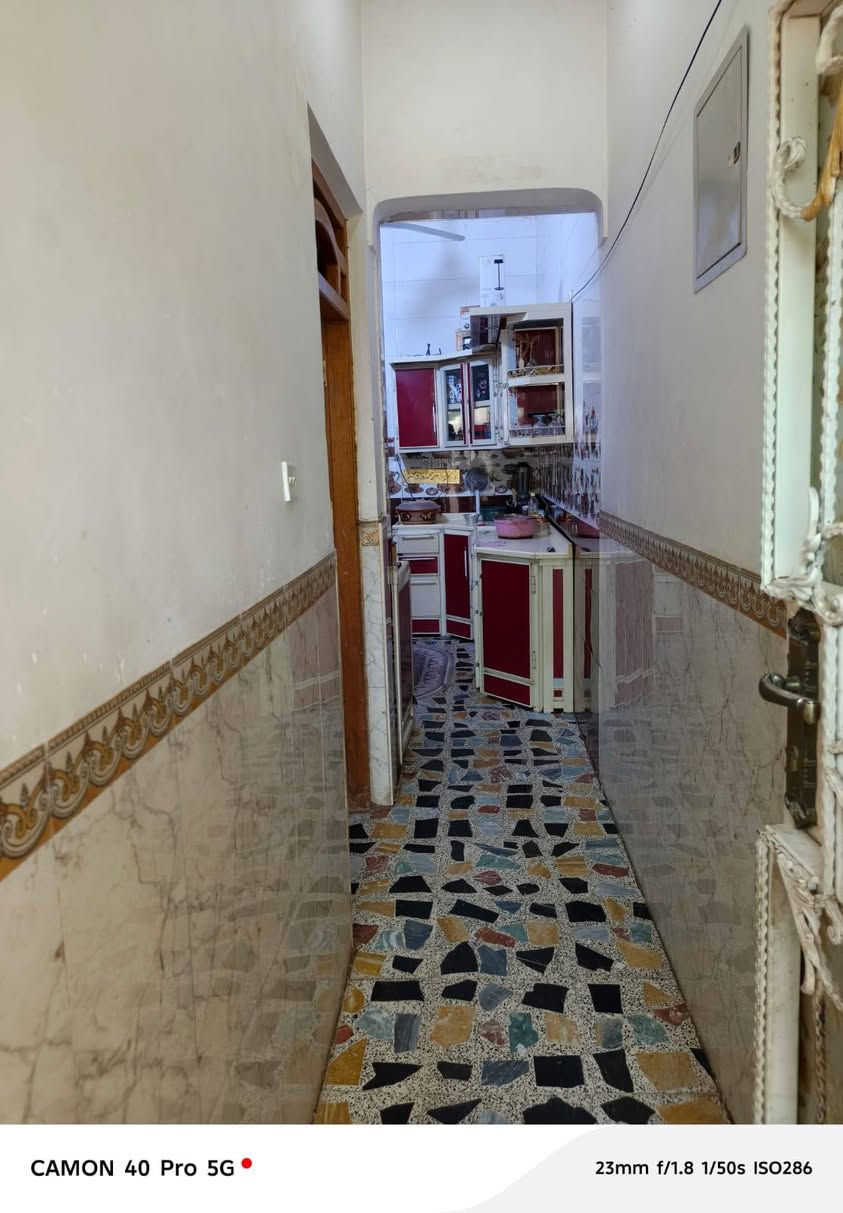 للبيع بيت 100متر طابقين درجه اول ابو رمانه نهايت شارع طاقه ثلاث غرف نوم صحيات فوك وجه بيت سعر تصل وتدلل مطلوب سكان الي يريد هم يحولهن علي لاستفسار ع رقم ***********
