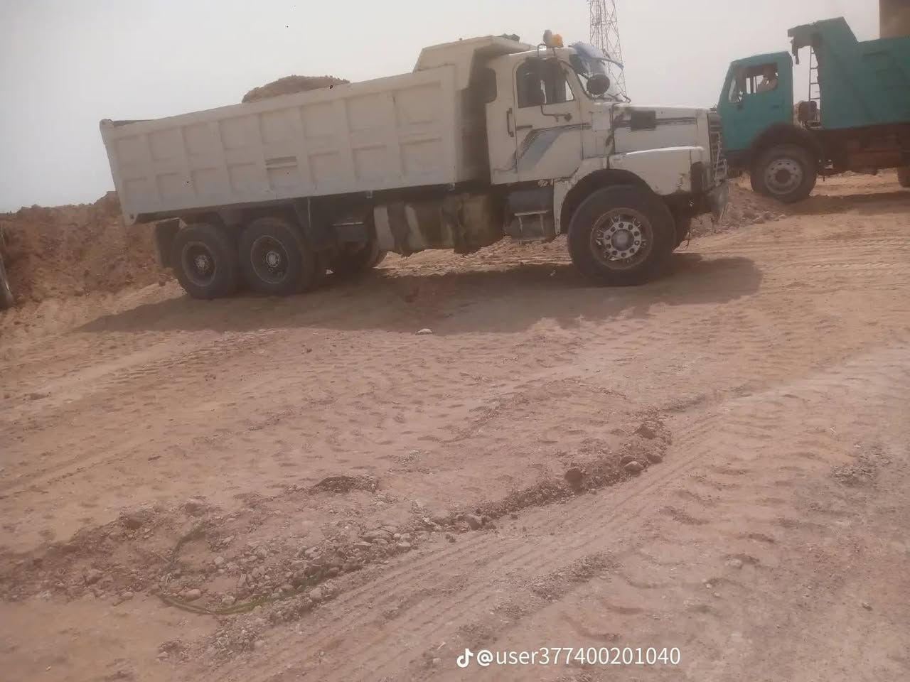 السلام عليكم فولفو اثنى للبيع موديل 89تخم تاير كير 1900 3/3 مكينه 22 مجموعه النكي جديده شاصي جديد كفاله عامه  بدي صغير تفصال بلچيس كبل للشارع مانقصه شي قلاب مايلر رقم ‏‪***********‬‏ و *********** أو مراوس البي 80 وفوك والفرق حسب الاتفاق
