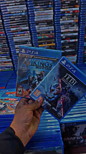 سلام عليكم اقراص بلي 4-5 مستعمل نضافه فول 

بيع او مراوس 

توصيل متوفر وتساب ***********
