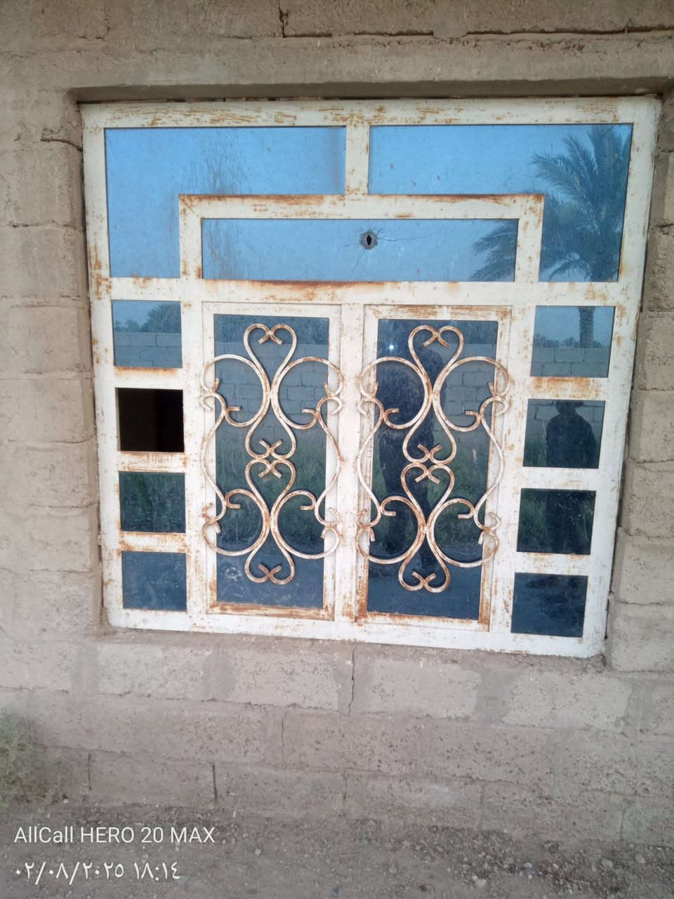 السلام عليكم عندي أبواب وشبابيك لبيع السعر أبواب 80 والشبابيك 75 لاستفسار الاتصال على الرقم الآتي ***********
