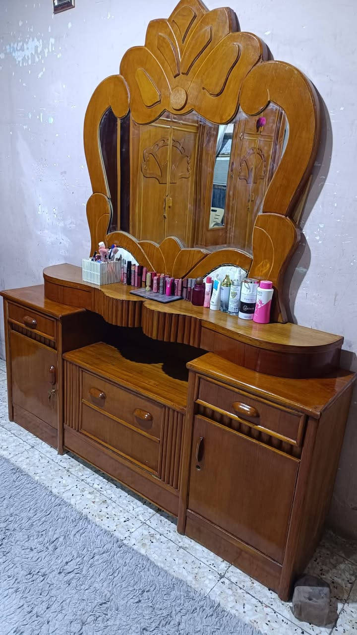 غرفه للبيع ام الخمسه طابقين ظهر جرجوبه نظيفة كلش السعر 900وبيه مجال مكاني محاويل للاتصال ع الرقم ***********
