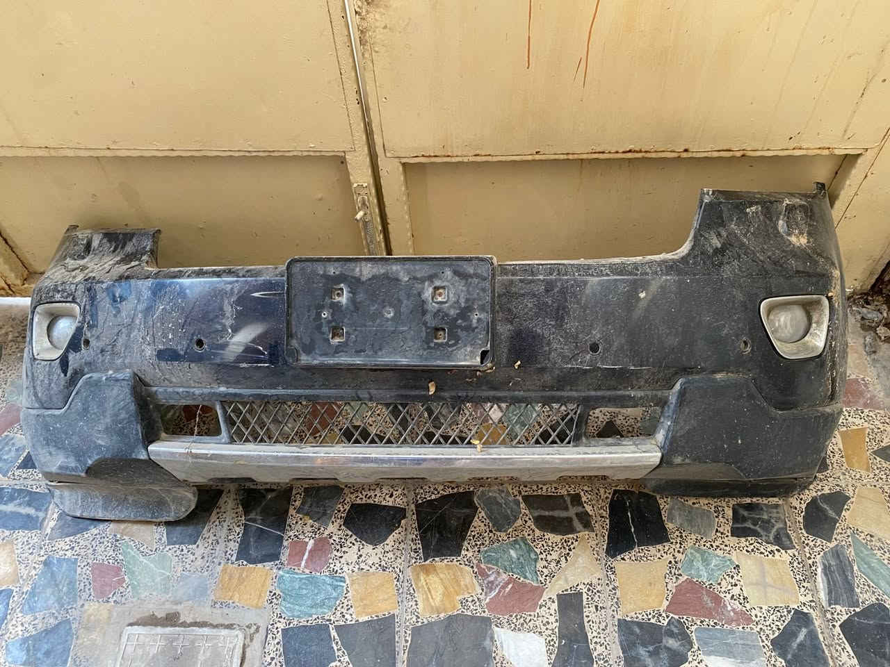 تحيه طيبه  شباب عندي غراض جيب لاريدو بنيد ودعاميه ومازدات ونيكلات  بجم كامل كله اصلي للبيع 
***********
