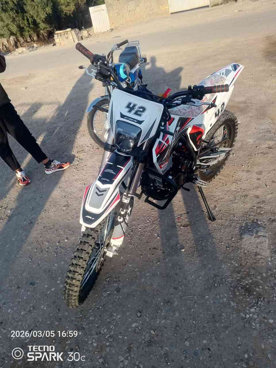 السلام عليكم شباب عيني هاي قفاز مديل 2025 نضافه فول (السعر مليون   ونص)  مستعجل ع بيعتهه الشراي بخدمته كوت  زويريجات( ***********) ماكو خاص مكلف بل النشر
