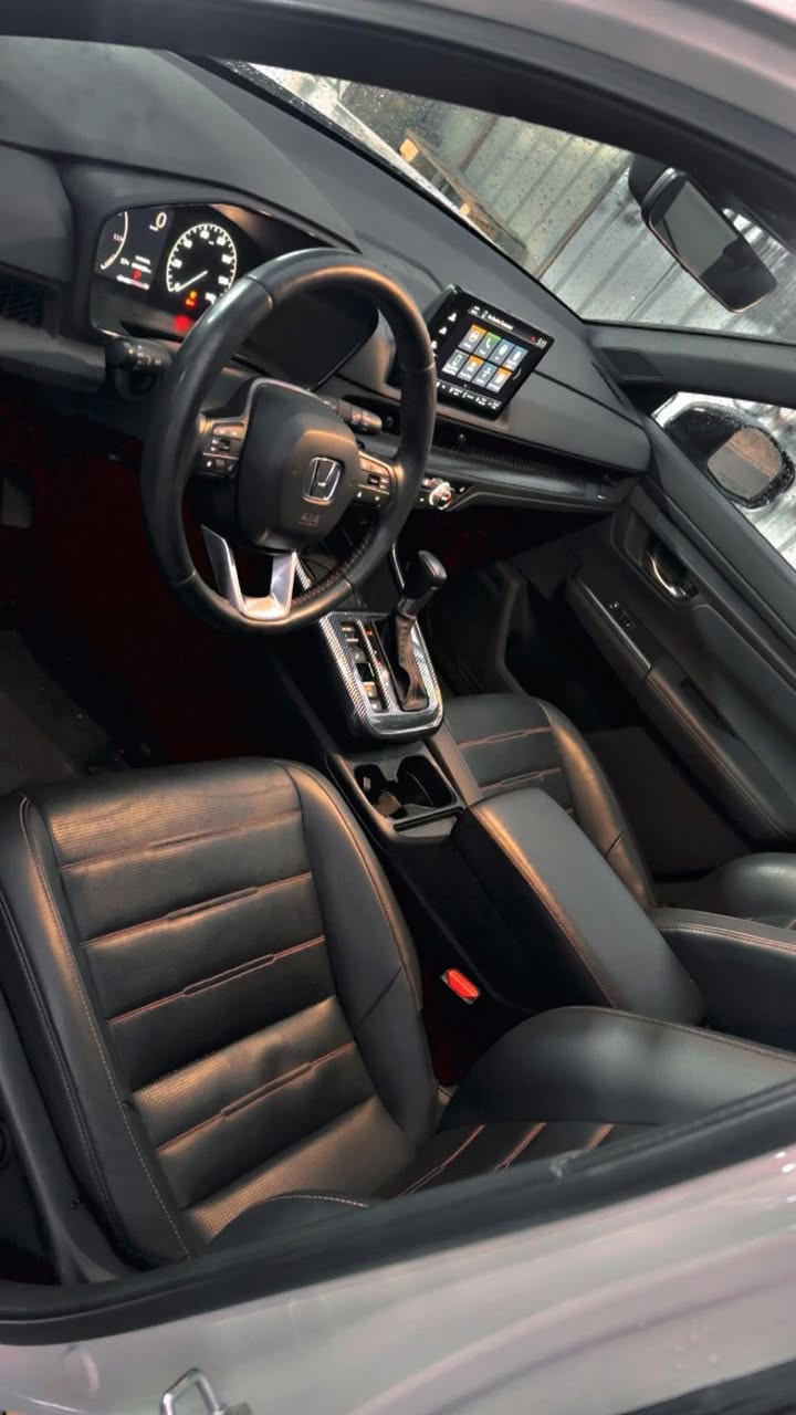 السلام عليكم
هوندا هايبرد cr-v sport 
موديل 2025
ماشية 10,000
فول مواصفات 1/1 
كلين تايتل مكفولة كفالة عامة 
السعر 26,000$
***********
