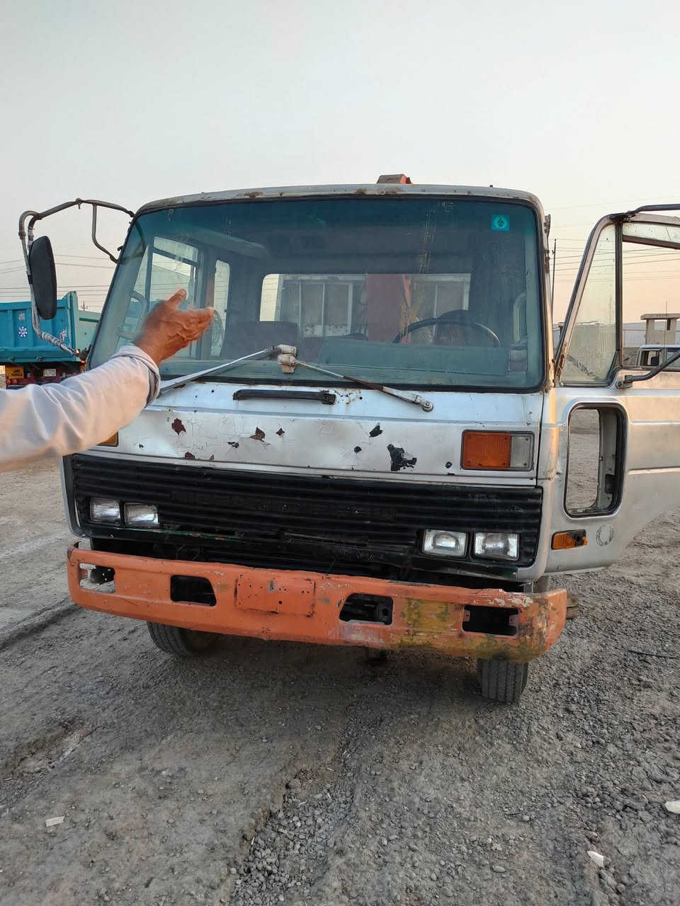 السلام عليكم للبيع نيسان هاف لوري كرين موديل91  رقم بغداد @الاتصال بالرقم ***********‏ المكان مبسان

