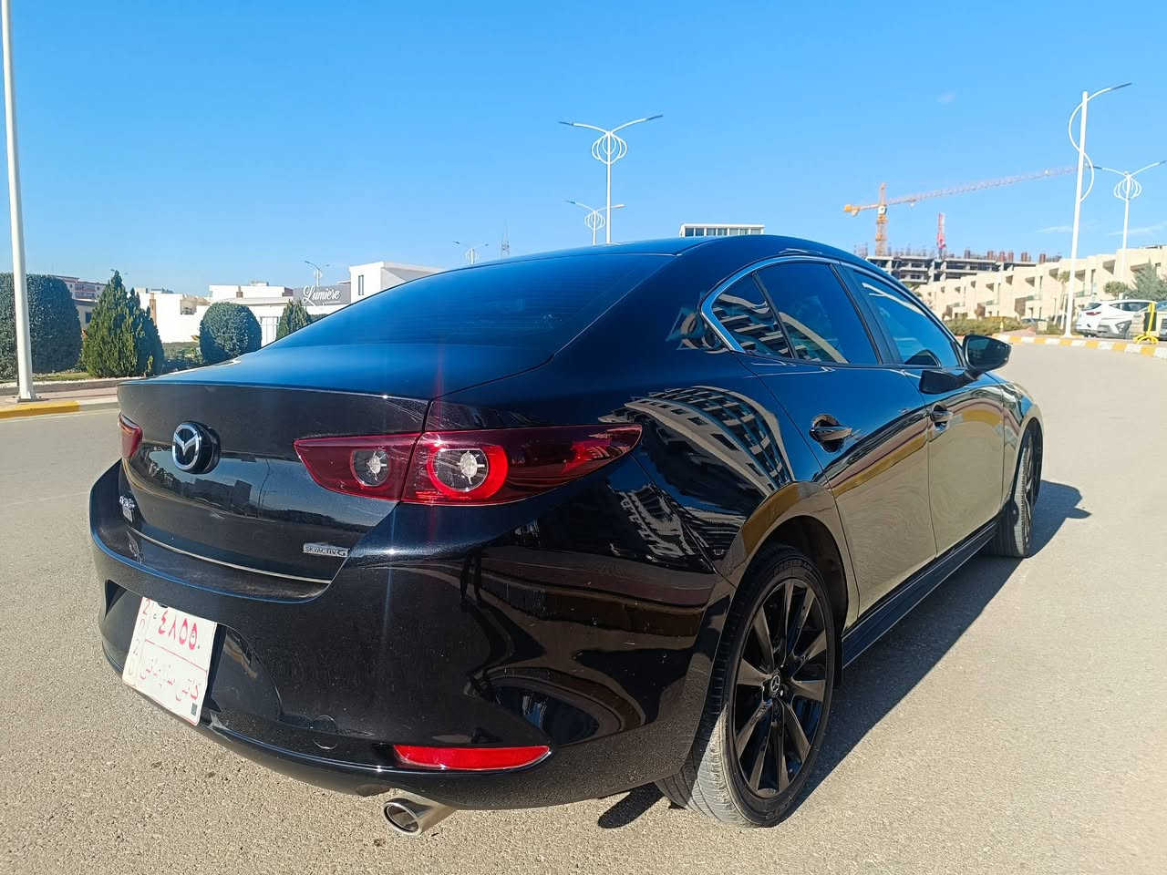 Mazda 3 2024
مازدايه كى زور پاكه مالى دوسته لوك لوك 
بوياخى نى يه و ئيرباگى نه ته قيوه 
12000 هه زار مايل رويشتوه
مواصفات
مه كينه 2.5 
به سمه 
بريك به سمه 
ده رگا به سمه
كاميرا 
شاشه
كوشن جلد
گيج الكتروني
رادار ( پيش و پاش لاى راست و چه پ)
خه تى جاده
***********

مازدا 3 موديل 2024
12000 ميل
المواصفات
محرك 2.5 
باسما 
هيكل من الطوب 
الباب مغطى 
كاميرا 
شاشة 
وسائد جلدية 
أجهزة إلكترونية 
رادار (أمامي وخلفي، يمين ويسار) 
خطوط الطريق
***********

