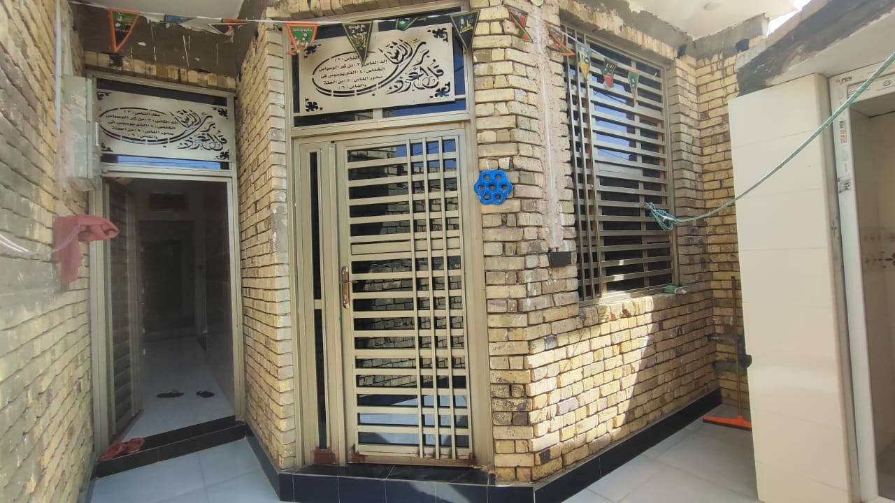 بيت للبيع طابو صرف 

حي الصحه 
قريب على شارع المختار
خدمات كامله

مساحه ١٠٠م طولاني

طابق واحد بناء حديث

غرفه استقبال صاله مطبخ 
صحيات داخليه وخارجيه مناور ٢

الروفان للعقار 
***********
