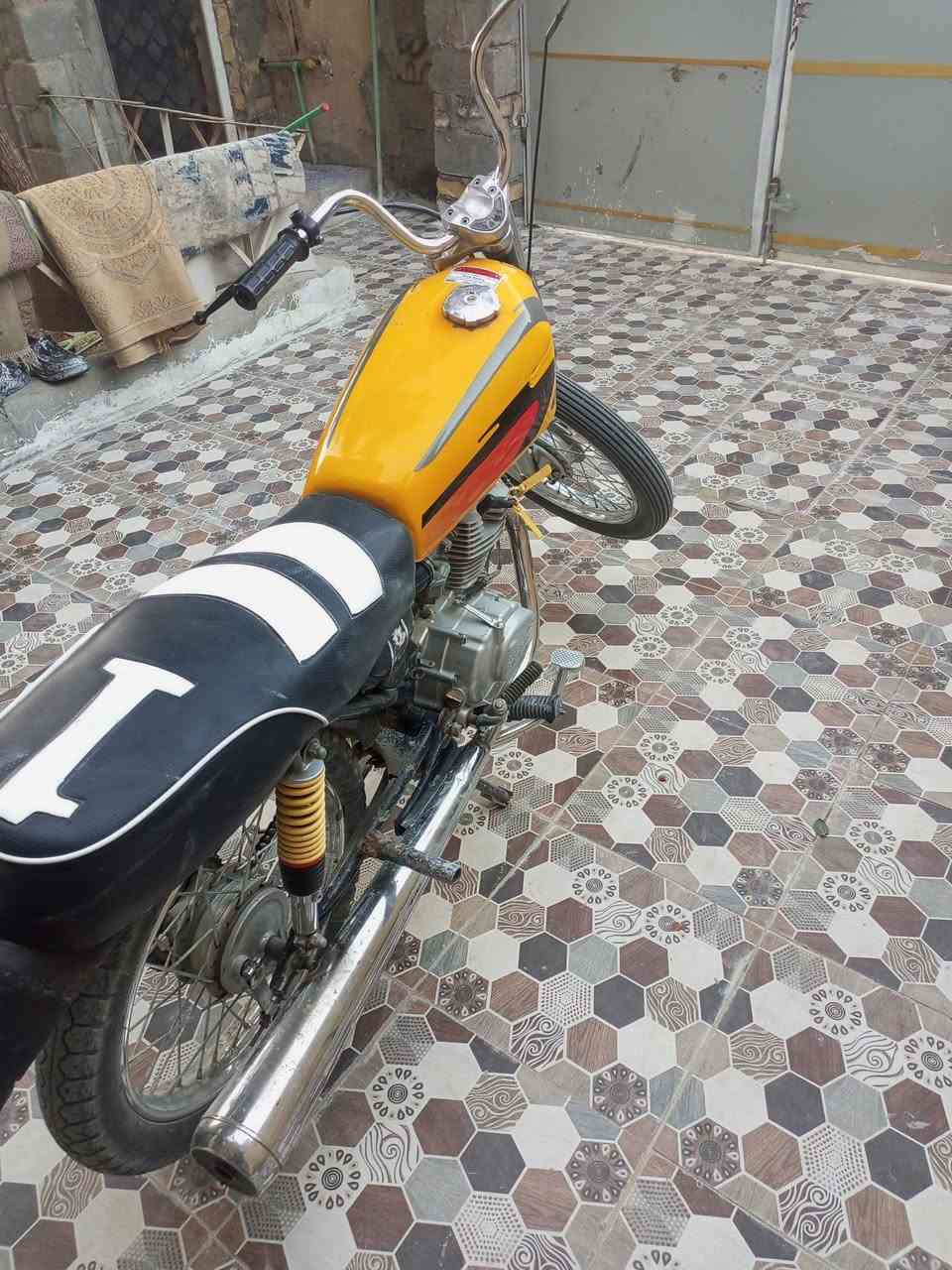 السلام عليكم اربعه كير للبيع شاصي 12 محرك 22 500 وبيهه مجال ***********
