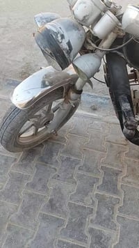 موديل 2009 رقم   اسود وسنوية سعر 550 بيها مجال قليل 07808483001