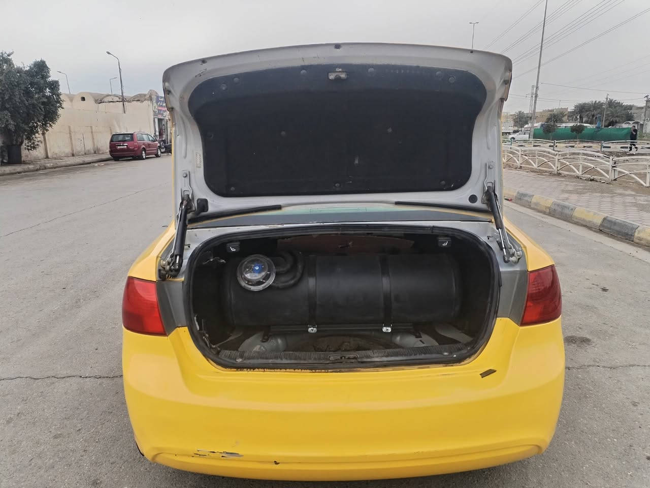 سلام عليكم للبيع وبتمه مديل ١٠ وارد أمريكي حادث حافت ل حوض فقط لا تبديل ليبل واحد مكينه 2400 دوش منضومه غاز تخم تاير ويل كب حداديه جديده تبريد ثلج جاهزه للخير مال جناي رقم بغداد مكان سياره واسط سعر 105 وبيهة مجال ***********
