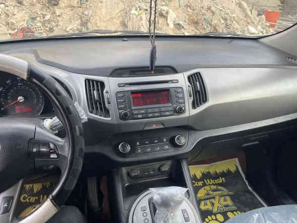 السلام عليكم سبورتج وارد امريكي 2015 السياره خير من الله ونظيفه بيها حدا حادث امريكه بي باب امبذل وتصليح بصيط بل الجاملغ سعرها 138 وهذا رقمي *********** مكان السياره الدوره
