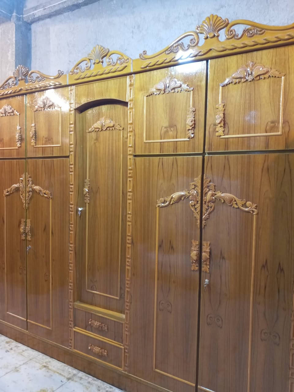 غرفه 5باب نقش زان موديل حديث مستعمله شي قليل شرط الاضافه       
صبغ حراري العنوان حي الحدباء خلف مرطبات البحرين ت ***********
