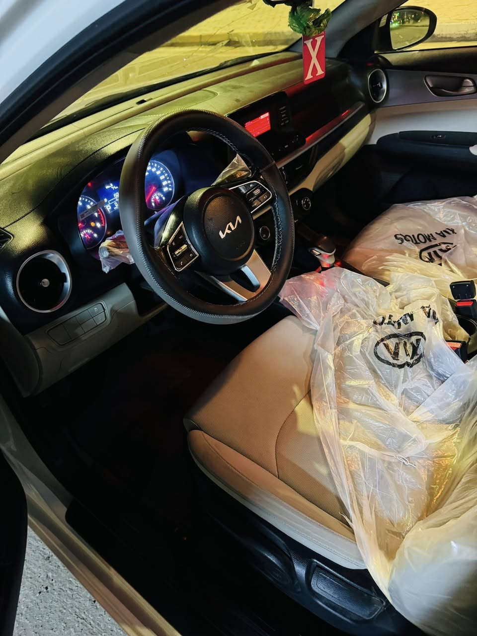 سيراتو 2022
خليجي السياره 
ماشيه 65000 قابل للزياده 
رقم أربيل ب أسم كردي تريد تحويل تريد وكاله 
بيها صبغ بالدعاميه جوه البك لايت الحديد مكفول 

161$ وبيها مجال 
المكان واسط الشحيميه 
***********
