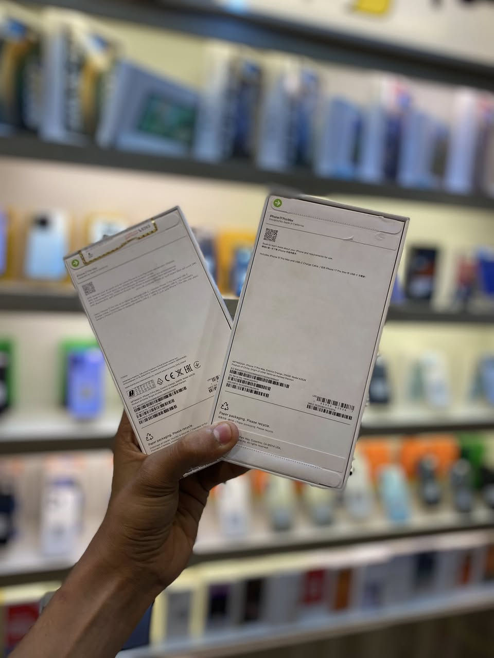 17 Pro Max 
طك كارتون انتة تفتحة بيدك 
العنوان📍السيدية-الشارع التجاري-مقابل أسواق حمص
للستفسار📱***********

