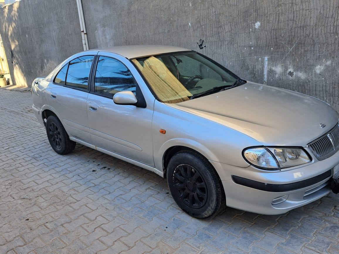 نيسان صني 
موديل 2000 ياباني اصل 
بيه ضربه جاملغ خلفي ومصبوغه حزام جماليه 
مكينه وكير جدد قيقواسود المرغوب  حداديه 50٪ 
رقم بابل  مداور ثاني يوم 
مكانه نجف 

سعر 53 وبيه مجال 
***********
