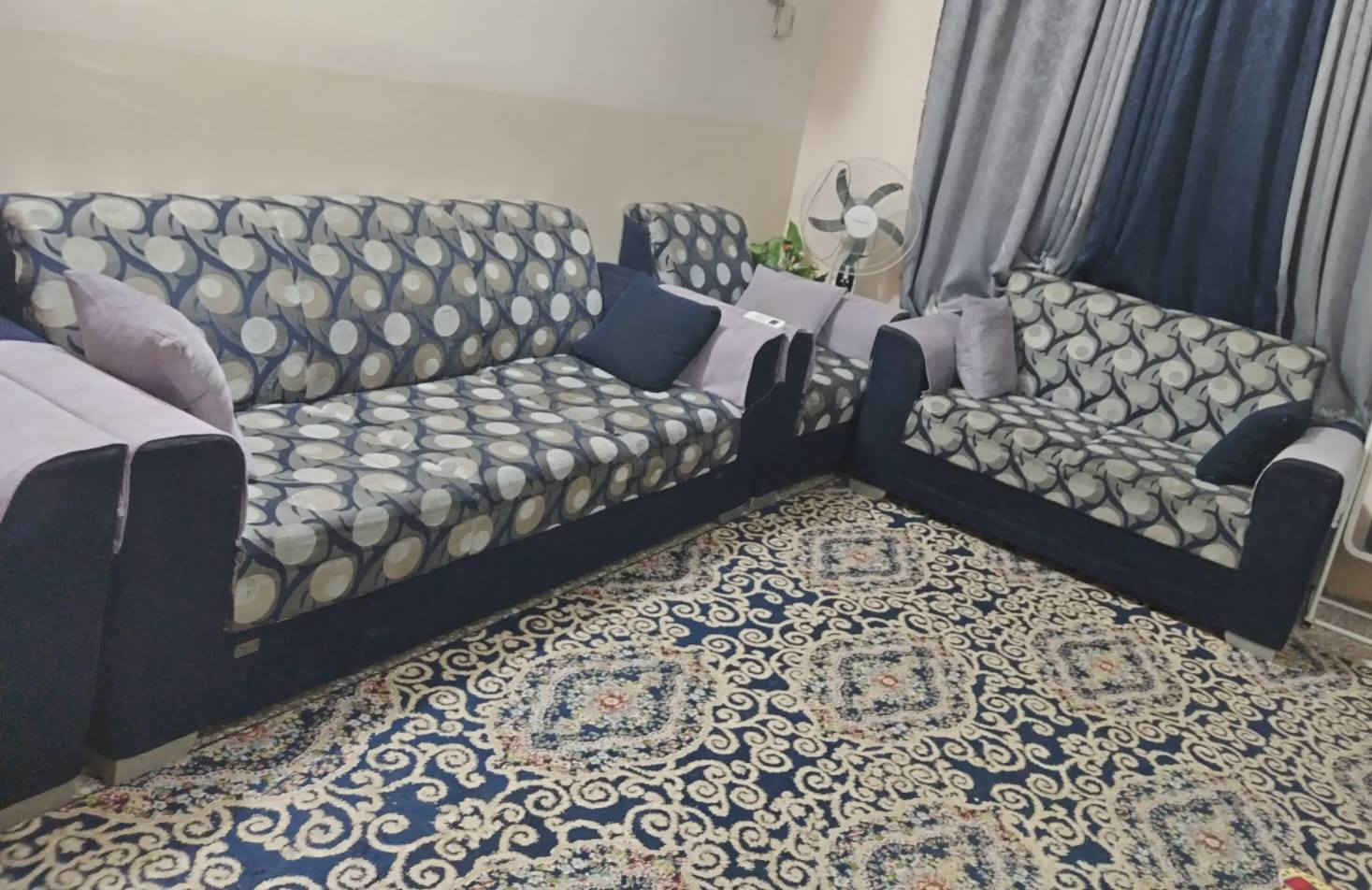 السلام عليكم
تخم للبيع مرتب يتكون من ست قطع 
بي رجل وحده من تخم مجرد مخلوعه ويحتاجله غسل فقط سعره 150 العنوان ابو خستاوي شارع حي الصناعي بالبدايه
لليحب يشوفه وياخذه تواصل او الاتصال
***********
