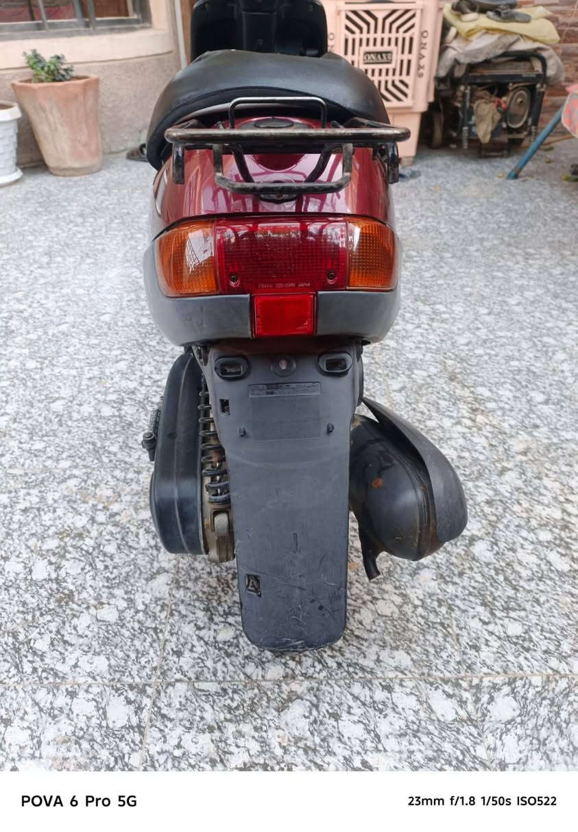 السلام عليكم
دراجة بطة موديل 2003 مفتوحة مرة وحدة بوشة وبستم بلادي  الكهربائيات كلها شغالة للأستفسار الاتصال على الرقم *********** السعر 450 الف وبيها مجال.
