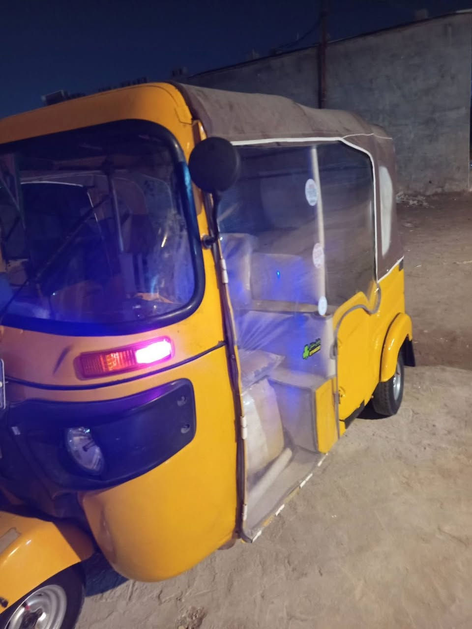 للبيع مديل 21 بيها ضربه خفيفه وره راجعه بارد كد شبر 
المكينه غير الزنجيل مامبدل بيها اي شي تكتك حلوه كلش 
السعر 7600 وبيها مجال قليل لن التكتك كلش حلوه الله شاهد
***********
