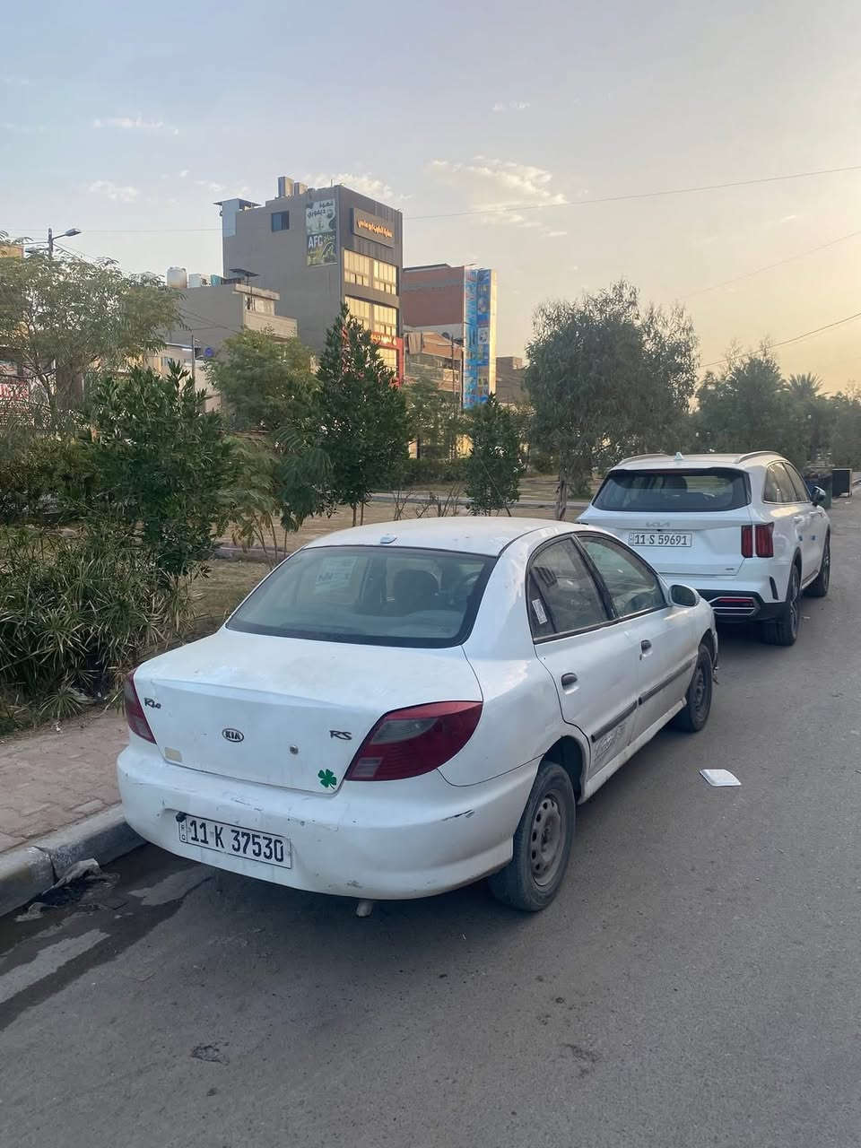 🔴 للبيع – Kia Rio موديل 2002 (خليجي)

🔹كير اوتو بلادي اصل 
🔹محرك المفتوح المرغوب مو المسكر
🔹ماشية فقط 333 كيلو
🔹 اللون: أبيض بلادي
🔹كهربائيات كلها بلادي وحته الدشبول شغال كله
🔹تبريد شغال ❄️ 
🔹بالصيف بدون حماوة مراوح بلادي 
🔹داخل السياره كله بلادي على وضعها الكشنات مال شركة 

🔹 بدون ضربة فقط طخطخات بسيطه بدون تعمير
🔹 بدون تعمير بلاديه السيارة كلها 
🔹 بدون قص 
🔹بدون اي تحوير بلكهربائيات وبلمكينة
🔹 شواصي ولغد مكفولات
🔹 بدون أي عيب شرعي

⚫️المحرك بيها دخان بسبب الرنك خانه ثانيه فقط 
وبيها نقص مشط فقط وحته البور شغال وبلادي شركة 

⚪️السعر:  35 ورقة وبيها مجال بسيط 

📌 رقم بغداد – المشروع الوطني الجديد
📄 السيارة باسمي، والتحويل ثاني يوم
📍 الموقع: بغداد – الحرية

للاستفسار يرجى الاتصال 
***********
