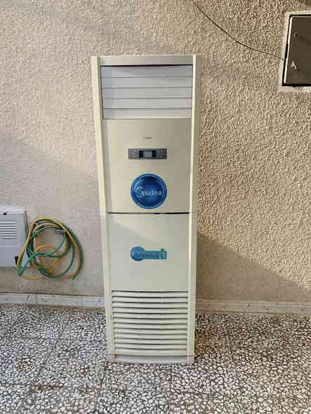 سلام عليكم داخاليه 3طن شغاله مكفواله سعره 150 وبيه مجال العنوان بغداد مدينة الصدر  تريده اتصل ***********
