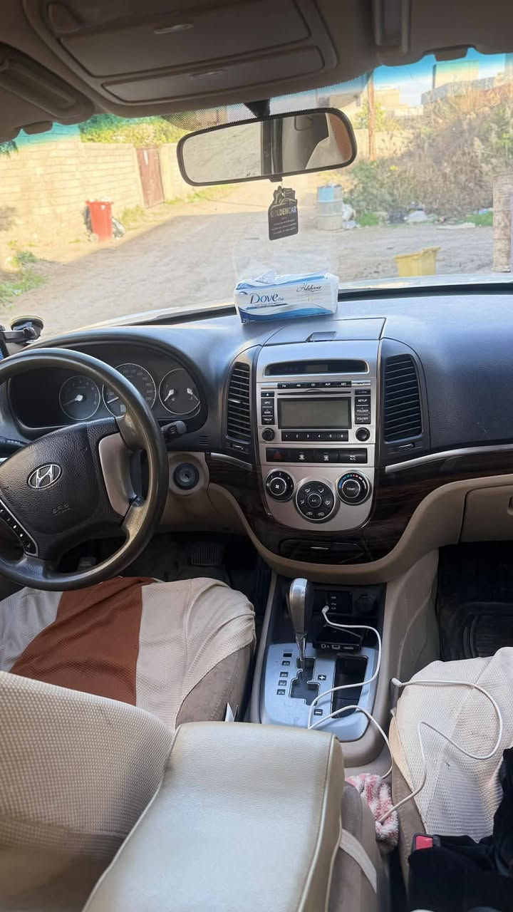 اعتذر عن المراوس بيع نقد 
السلام عليكم
سنتافي للبيع
2012
 محرك ٦
7راكب 
شرط التحويل
سنويه ل٢٠٢٦
الضرر موضح بل سونار
مكان السياره بيجي السعر125 وبيها مجال البيع نقد
رقم الهاتف***********
