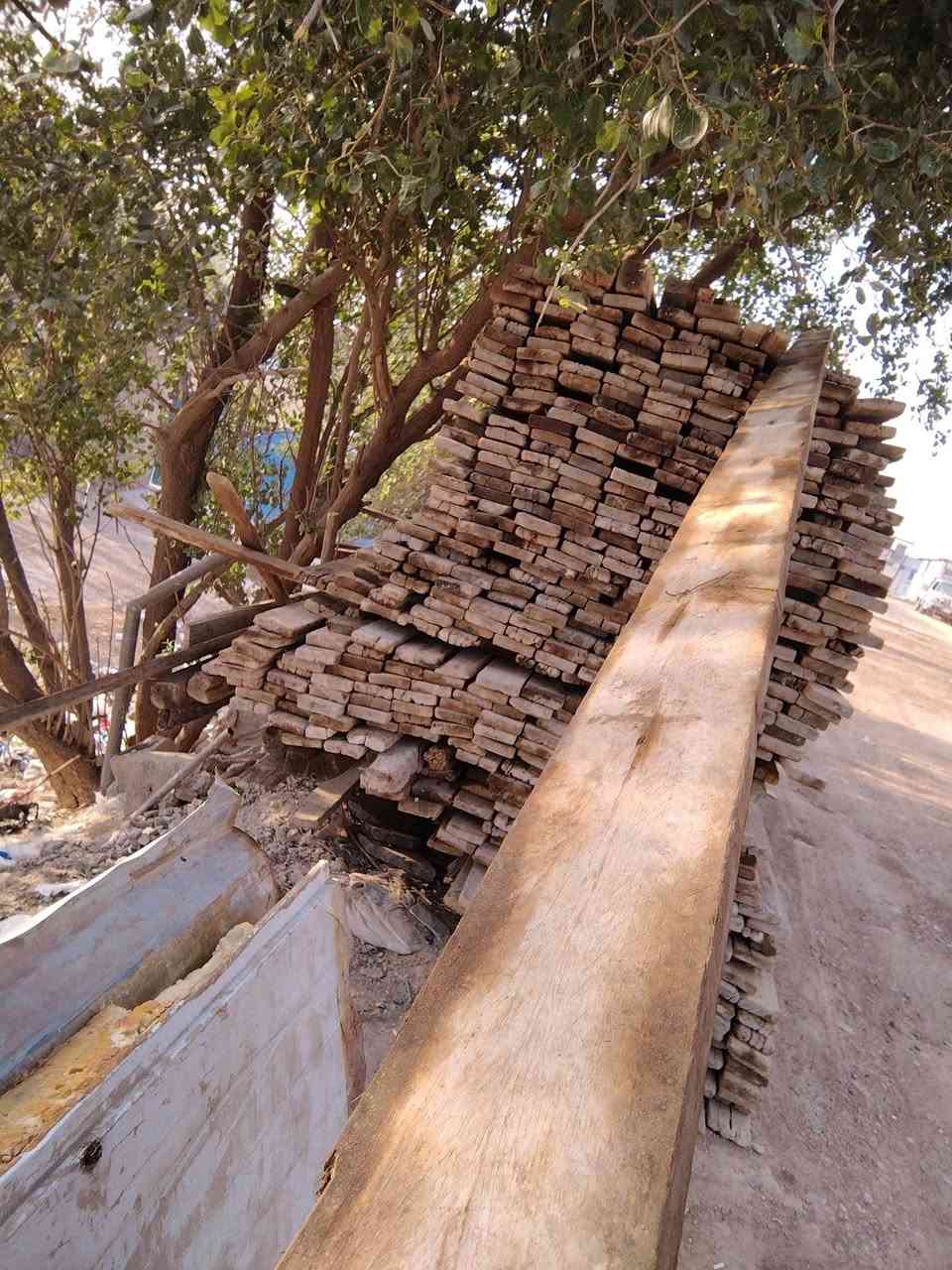 يوجد خشب نضيف للبيع للاتصال*********** الكماليه محطة اساله ماء البستان ابيع مفرد يعني ع المكعب
