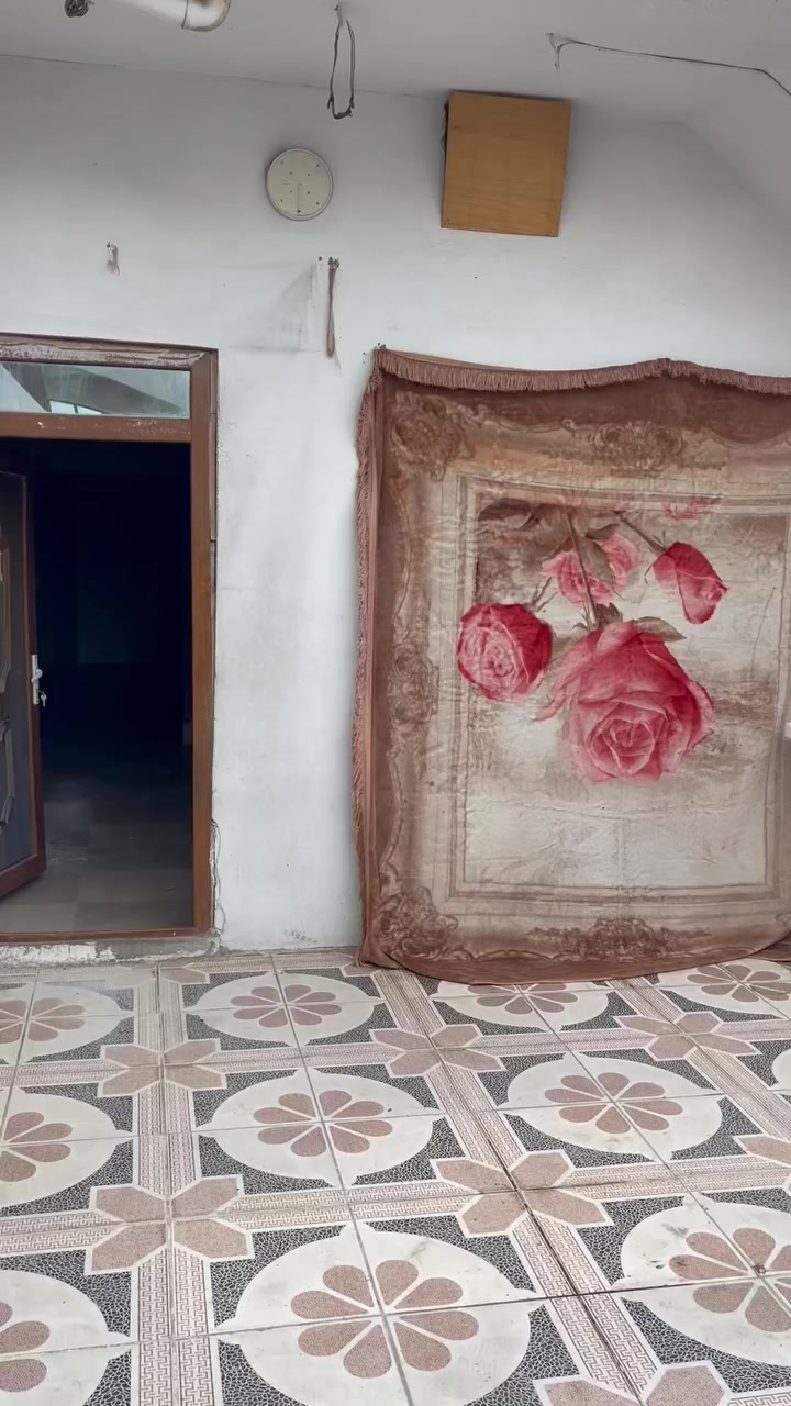 بيت للايجار حي العسكري السايدين 100متر  نظيف***********
