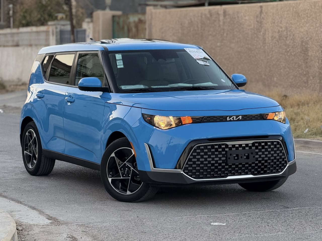 كيا صول وارد امريكي موديل 2024 محرك 2000 دوش ماشيه 27 الف حادثه كما موضح بل صور فقط ربع البنيد مصبوغ وصار شبر بل تكمه صبغ فقط بدون تبديل وكله ليبل واحد ايرباك فقط استيرن موصفات فول 1/1 فتحه وبصمه وكرسي كهرباء وكراسي تدفى وشاحن واير ليس وتشغيل عن بعد وشاشه جبيره وكامره دواره ونضام سبورت فول الفول وسياره بل واقع احله من صور للتصال ***********ملاحضه سياره بدون رقم مكاني بغداد
