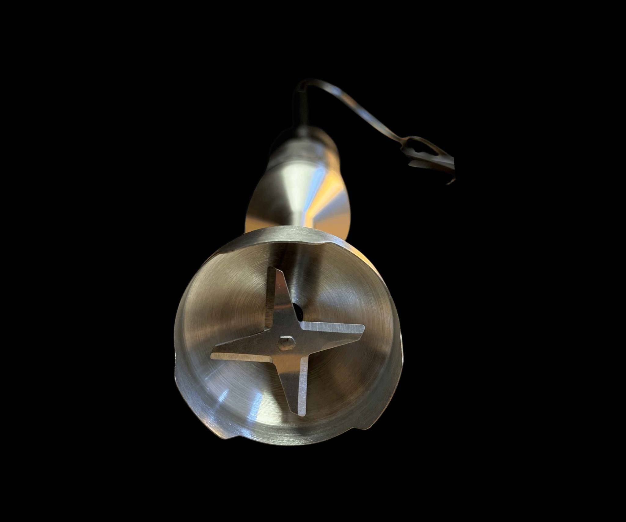 مهراسة يدوية من سوبر كرست 
السعر 25 الف فقط 🔥 

خلط وتحضير الشوربات الساخنة والباردة مباشرة في القدر

تحضير العصائر الطازجة والسموثي

هرس البطاطا والخضروات

تحضير أغذية الأطفال بسهولة

خلط الصلصات، الكريمة، والمواد السائلة وشبه الصلبة

مناسب للاستخدام المنزلي اليومي

المميزات

محرك قوي بقدرة 2000 واط لأداء سريع وفعّال

21 مستوى سرعة للتحكم الدقيق حسب نوع المكونات

شفرتان متقاطعتان 4 شفرات من الستانلس ستيل بتصميم ماسي معكوس لخلط متجانس

عصا خلط من الفولاذ المقاوم للصدأ (Stainless Steel Stick)

زرين للتحكم بالسرعة (I  II) لسهولة الاستخدام

تصميم مريح لليد مع قبضة ثابتة

يعمل على جهد 220–240 فولت | 5060 هرتز

مناسب لخلط الشوربات، الصلصات، وأغذية الأطفال

خامات متينة وجودة تصنيع عالية

محتويات الصندوق

خلاط يدوي Super Crest

دليل الاستخدام

علبة المنتج الأصلية

قياس المنتج: طول 7  عرض 7  ارتفاع 40.

طول السلك: 90 سم.

الملاحظات

لا يُغمر الجزء العلوي (المحرك) بالماء

يُنصح بعدم التشغيل المتواصل لفترات طويلة للحفاظ على عمر المحرك

لم يتم ذكر بلد المنشأ بغداد, العراق


**إذا كنت صاحب هذا الإعلان وتريد حذفه لأي سبب، رجاءا أرسل رسالة إلى الدعم الفني**