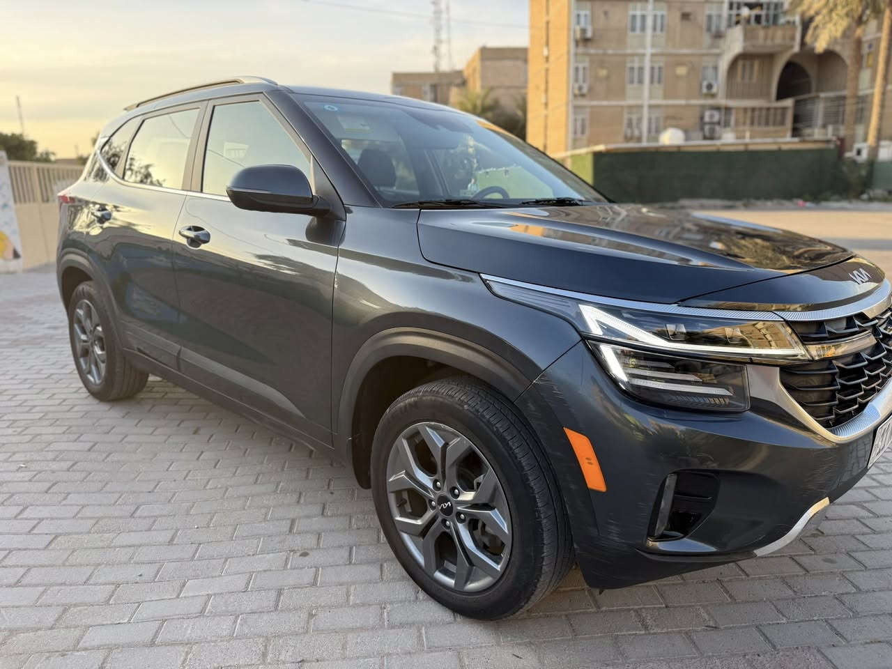 كيا سليتوس 2024 4X للبيع 

وارد امريكي 
فول موصفات 
بصمة
فتحة
كشنات جلد
تدفئة بالكشنات 
تدفئة بالستيرن 
لدات امامي
لدت خلفي 
لايت امامي عدسه
مانع انزلاق 
مانع انحدار 
رادار امامي 
رادار جانبي 
رادار خلفي 
توقف ذاتي 
كامره خلفيه 
شاشه انفكشن متصل
تشغيل عن بعد 
مرقم بغداد بااسمي دخول جديد 
حادثه بارد بحافة البنيد فقط 
جميع الايرباكات سليمة 

السعر 185 ورقة 

***********
