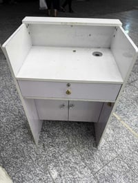 ميز كاشير نظافه 80‎%‎ جدا نضيف  السعر 60 بيع مستعجل العنوان الأعظمية ش...