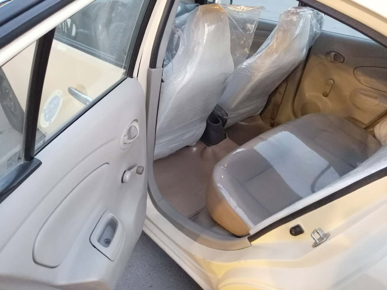 السلام عليكم نيسان 2014 مكفوله كفاله عامه ماعدا باب السايق مصبوغه فقط باقي مكفول العنوان الشعب يم محكمه رقم بغداد باسمي الاتصال ***********
