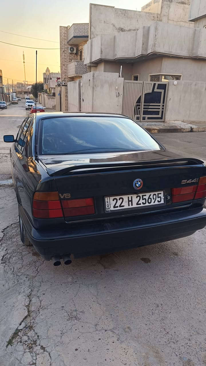 السلام وعليكم بي ام للبيع موديل 94 السياره رقم اربيل حجم 540 ثمانيه سلندر ***********/ ***********
