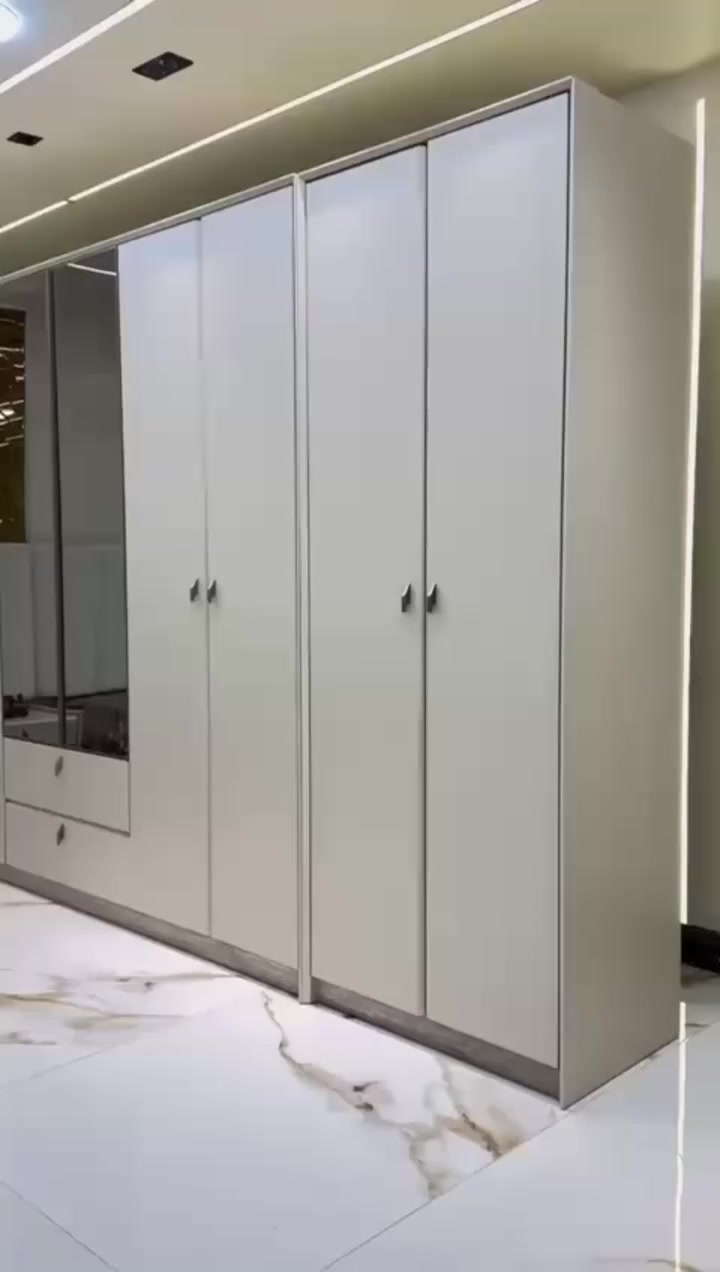 *أجمل موديلات المودرن في السوق*
*موديل        موستنك        بشكله الجديد*
*10 قطع             كنتور ملحق 330*
❇️ قياسات ضخمه 
❇️ ميز تواليت عملاق
❇️ اللون الجديد المتميز 
❇️ السرير والشازلونه مخزن
⭕️ زجاج برونزي مطلي   و   *مطّرش*
❇️ إناره بالكومديات   *LID* ✨✨✨
❇️ المصنع الأصلي 
❇️ برغي وجوي حديد    🔩🛠️
💰 *السكه ثلاثيه المراحل*
💰*أطراف الغرفه كلها 📐 45*
☄️ *قماش خاولي*
☄️ يدات حديد
🆘  *أرضيات وخلفيات بلوك

السعر مليون و750 الف 

توصيل بغداد مجانا 
اطراف 20 الف 
محافظات 100 الف


**إذا كنت صاحب هذا الإعلان وتريد حذفه لأي سبب، رجاءا أرسل رسالة إلى الدعم الفني**