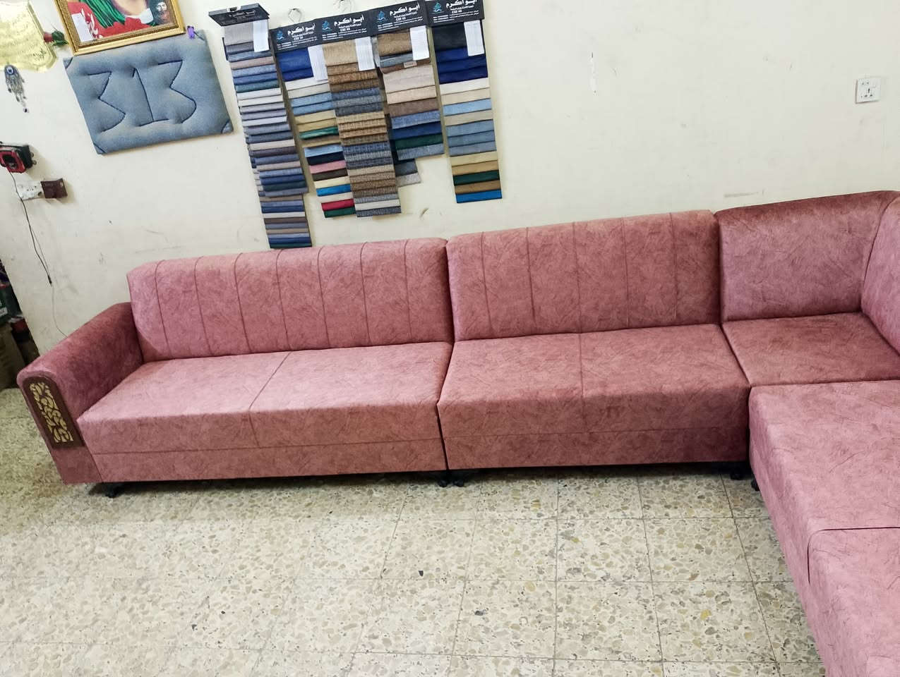 ديوان ٩ مقاعد للبيع نضيف جدا بدون اي ضرر قماش جديد ممستخدم درجه مرمري هولندي سفنج ضغط خشب بلوك جام روسي السعر ٢٨٥ بي مجال بصيط مكان بغداد اي استفسار عالخاص موجود توصيل بكروة رقم ***********
