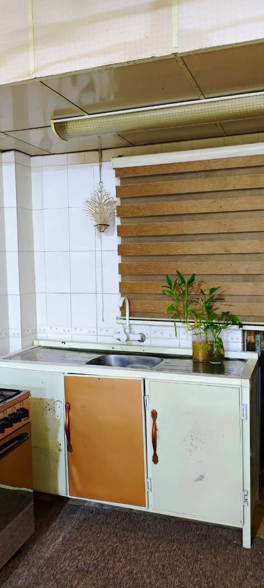 قياس أرضي 2 متر
المعلق 2 متر
السنك جناحان متر ونص

250 ألف فقط  ✅ وبيه مجال 🟢

البصرة 
التواصل عبر الواتساب 
*********** البصرة, العراق
