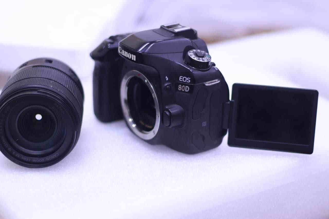 كامرات كانون d80 سستم كامل 3 كامرات نظافه 90% مع العدسات الاصليه 18-135 مع 👇🏻

- عدسة كانون 70-200 الاصدار الاول فتحة 2.8 ( بيها خلل اوتو فوكس فقط )

- كامرة كوبرو 9 مع رام 64GB

- رونن dji Rs3 min ( نسخة المني )

- شواحن الكامرات + البطاريات + الحقيبه + رامات 

السعر الكلي : 3500 وقابل للتفاوض 

التواصل او الاستفسار موجود واتساب + اتصال على هذا الرقم *********** البصرة
