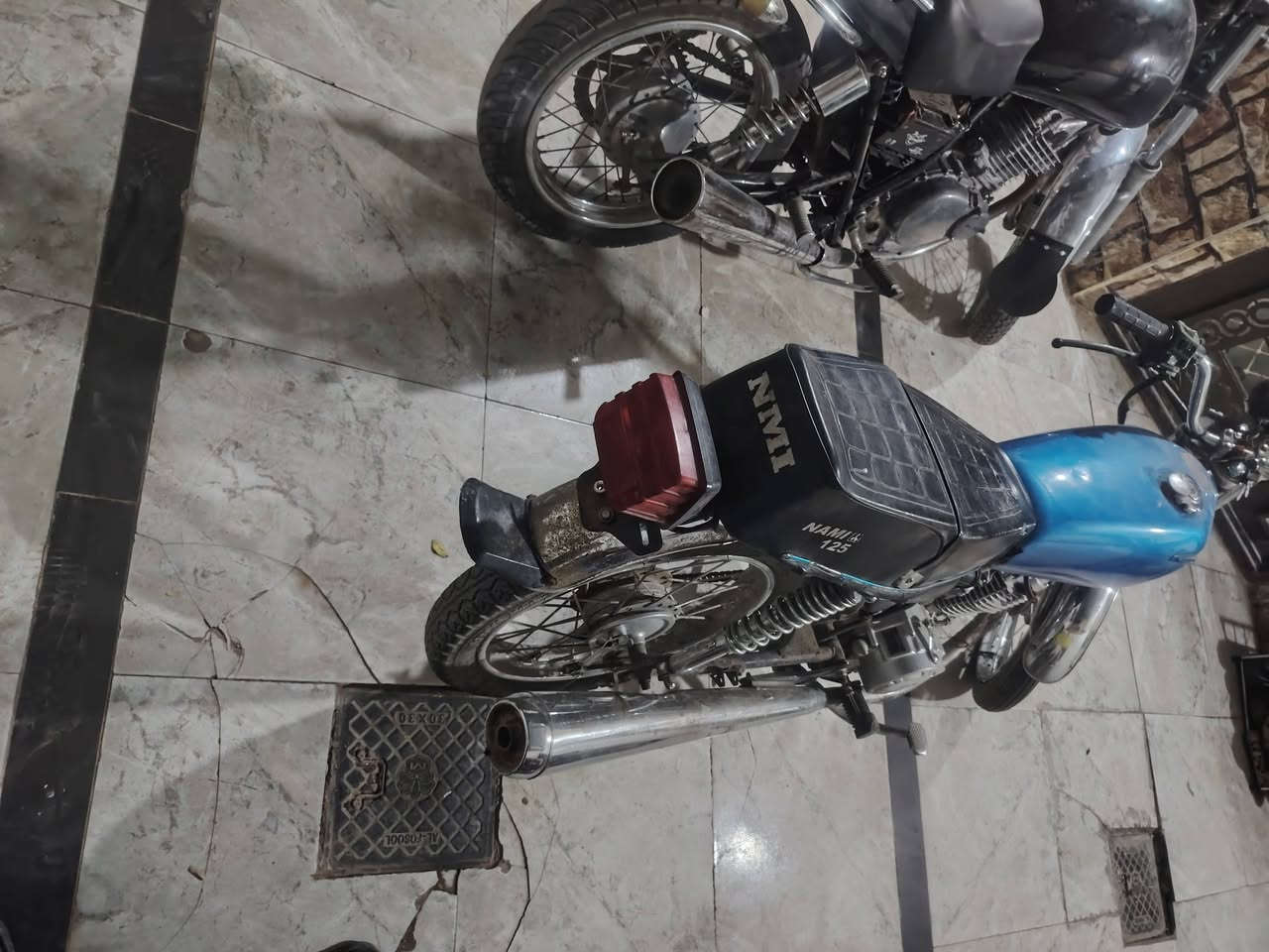 سلام عليكم دراجات للبيع ثنينهن شغالت ثنينهن يمشن وحده خمسه كير بيها مكينت ستوته رقم وسنويه راعيها يريد مداور سعرها ٤٠٠ وبيها مجال بصيد الثانيه سازوكي فولتي شغاله وكلش حلوه بس نقص البيها دخن كهربائيات فصلن عندي الفولتي كلش حلوه وين ما يعجبك بيهاسعرها ٥٠٠ وبيها مجال بصيط  الخمسه كير مكينه مال ستوته بل كارتون شادها تجي وتشوف اريد ابع لئن ما اطلع بيهن نايمات التفيده وحده هلا بي مكاني كربلاء حي النصر هاذه رقمي ***********
