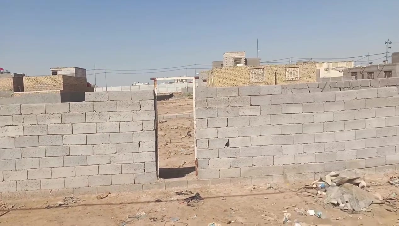 عل بركه الله
عرصه طابو زراعي سند 25
معامله كامله ومسيجه 
170متر
السعر 18 وبي مجال لشراي
موقعها بحي الميكانيك 
سعرها مناسب جدا
لتواصل  او الرقم الهاتف او واتساب ***********
