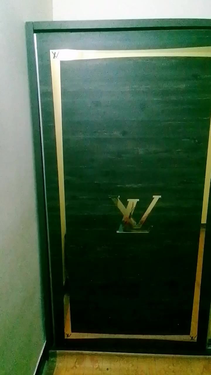 ب 200 هيه و الدوشك
***********
البياع الشرطة الخامسة
