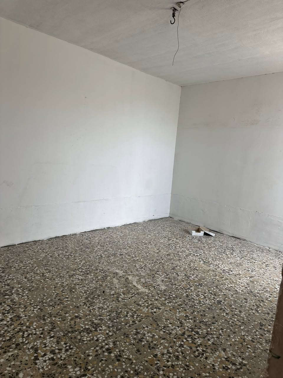 دار للإيجار في حيً ميسان قطاع ٢٣مساحة١٠٠يحتوي الدار على غرفة صالة واستقبال ومطبخ الطابق الثاني غرفة سعر الإيجار 350 ￼ صافي عنوان المكتب حي ميسان شارع الكات مقابيل السوق مكتب أبو حوراء الحسناوي جسار اتصال على الرقم  ***********.       ***********
""""""""""""""""""""""""""""""""""""""""""""""""""""￼
