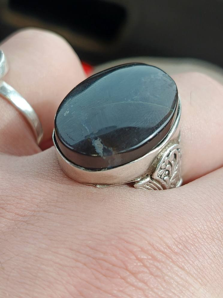 خاتم عقيق أسود يماني طبيعي اصلي ذمة يشف عسلي صياغة يدوي مرتبة فضة ٩٢٥ سعر جدا مناسب❤
حجز وتفاصيل أكثر خاص او واتساب ***********🌹
وموجود عندي كل انواع الاحجار والمحابس الفضة والنحاس.
