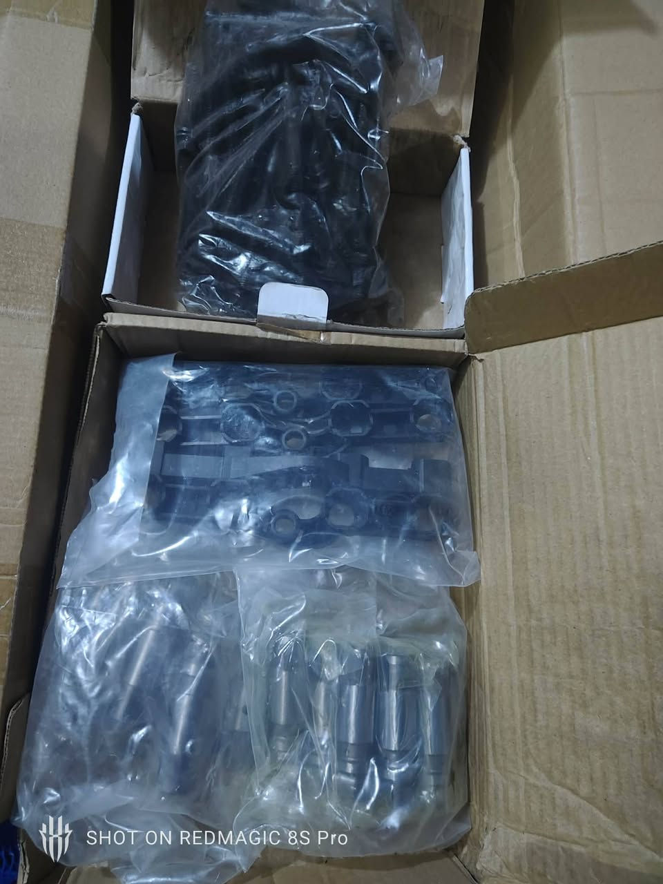 طقم كامة كامل مال هيمي 6.4.  شباب اعلى سعر ابيع وبالعافية ***********.واتساب واتصال
حسب ما عرفت يرهم على سيارات Chrysler 300C بمحرك 6.4L V8 SRT
✔ Dodge Challenger 6.4L
✔ Dodge Charger 6.4L
✔ Dodge Durango 6.4L
✔ Jeep Grand Cherokee 6.4L
✔ Jeep Wrangler (نسخ 6.4)
— وكلها طرازات بمحرك 6.4 HEMI V8 من حوالي 2011 إلى 2024 تقريبًا.
