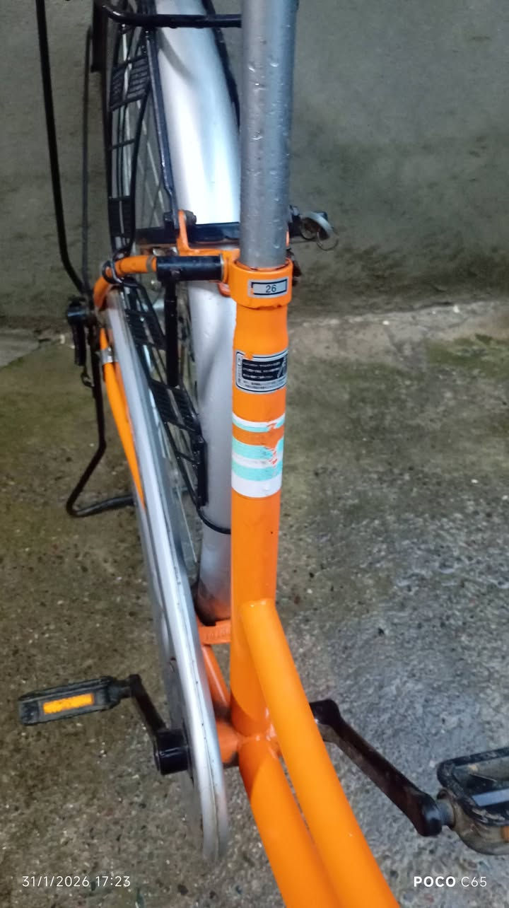 للبيع حجم 26.رقم الهاتف  *********** السعر. 100 وبي مجال
