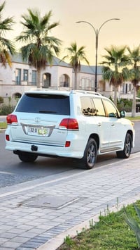 لاندكروز VXR • ٢٠١٣ • ماشي ١٩٩٠٠٠