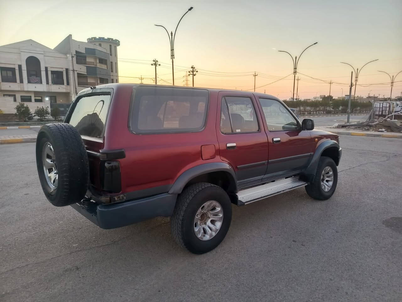 سلام عليكم
فوررنا 1995
مكينه وكير بطه جديد 
صبغه جديده 
رقم انكليزي بغداد 
المكان واسط الكوت 
السعر 42
***********
