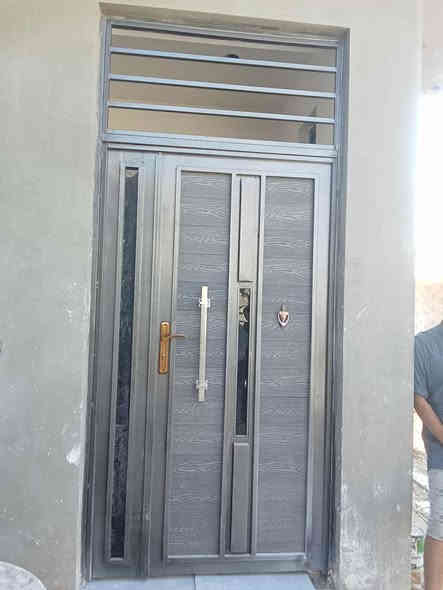 حدادة الصادق لعمل كافة اعمال الحداده باب شباك سقايف جملونات محجرات النصر قرب المطحنه للتواصل ***********
