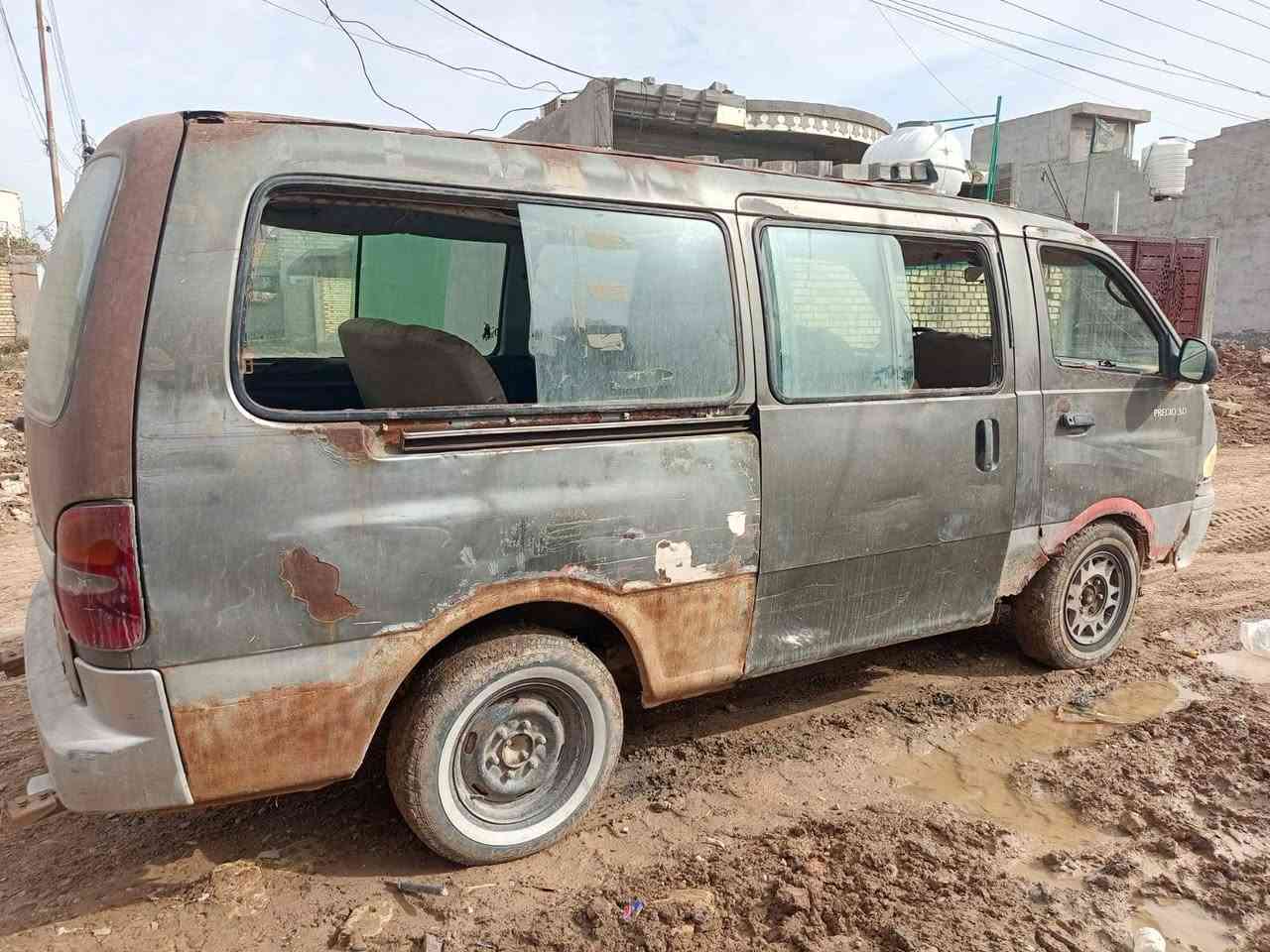 سياره كيه بريجو موديل 2000شواصي مكفوللات 
مكينه كير اكسن مكفوللات
سيره شوفت العين مرور مطلوبة 40الف هيئه ما مسجله ***********
