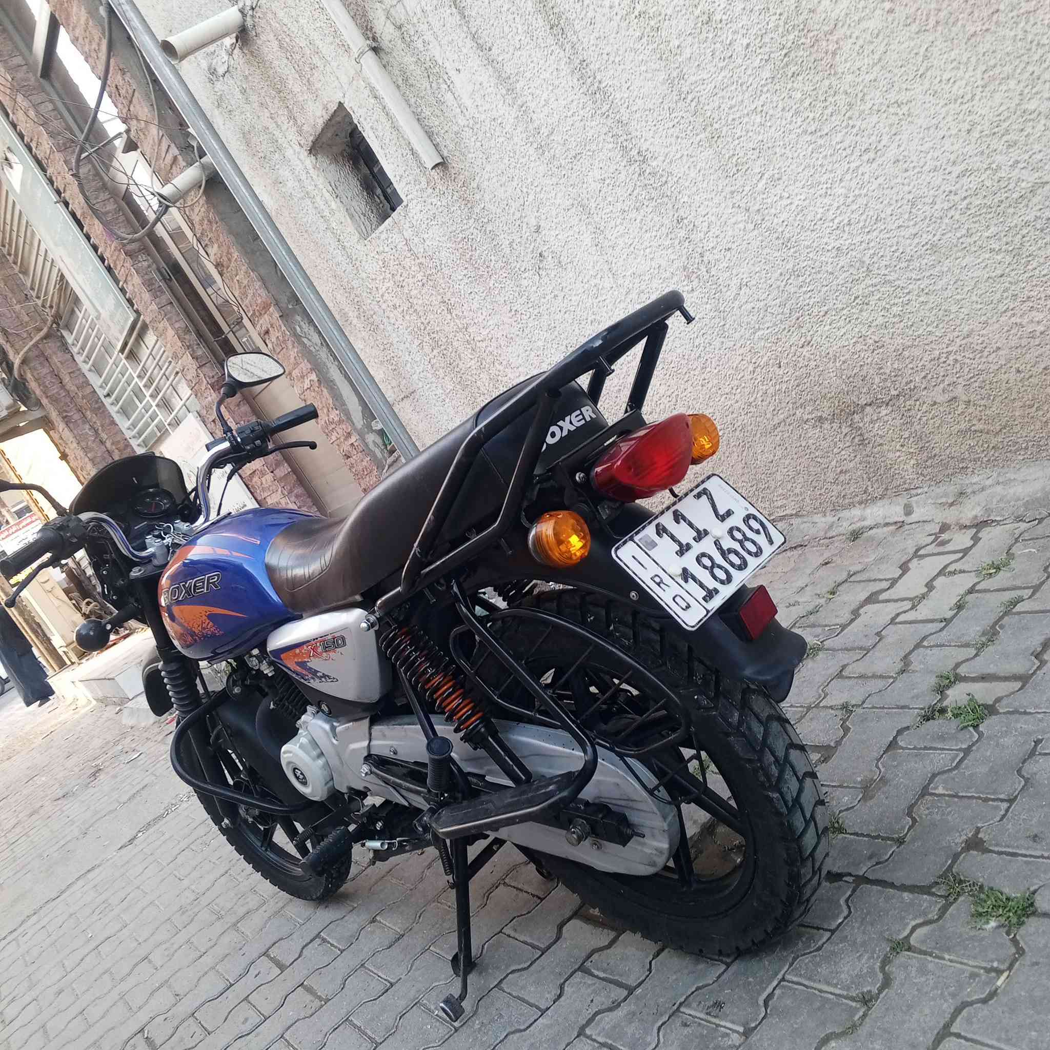 السلام عليكم 
بوكسر جبلي 2023 للبيع مرقم كامل بأسمي الدراجه نضيفه ما ناقصها شي ماشيه 38 الف تحويل ثاني يوم رايدها ب2600 و بيها مجال بسيط عنواني بغداد العطيفيه
***********
