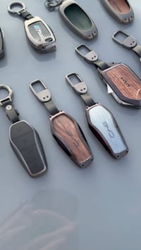 الى اصحاب البي واي دي  ، وفرنالكم غلاف بصمة باحدث الاشكال واقواهن صلاب...